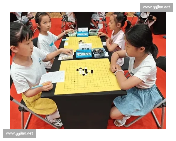 五子棋高手对决精彩瞬间，智力与策略的完美碰撞，谁能笑到最后